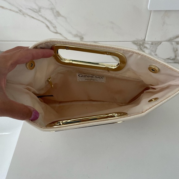 Cream and gold clutch - Picture 3 of 6